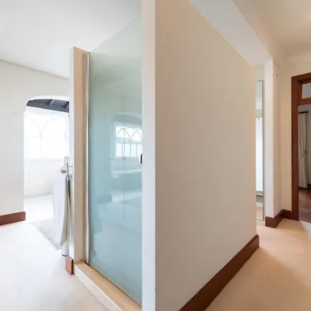 Amplia De Lujo Con Piscina Climatizada Villa