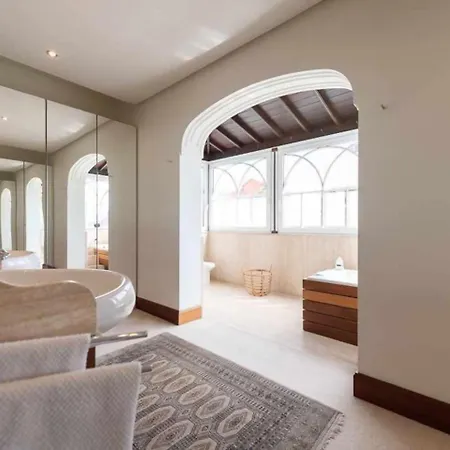 Villa Amplia De Lujo Con Piscina Climatizada